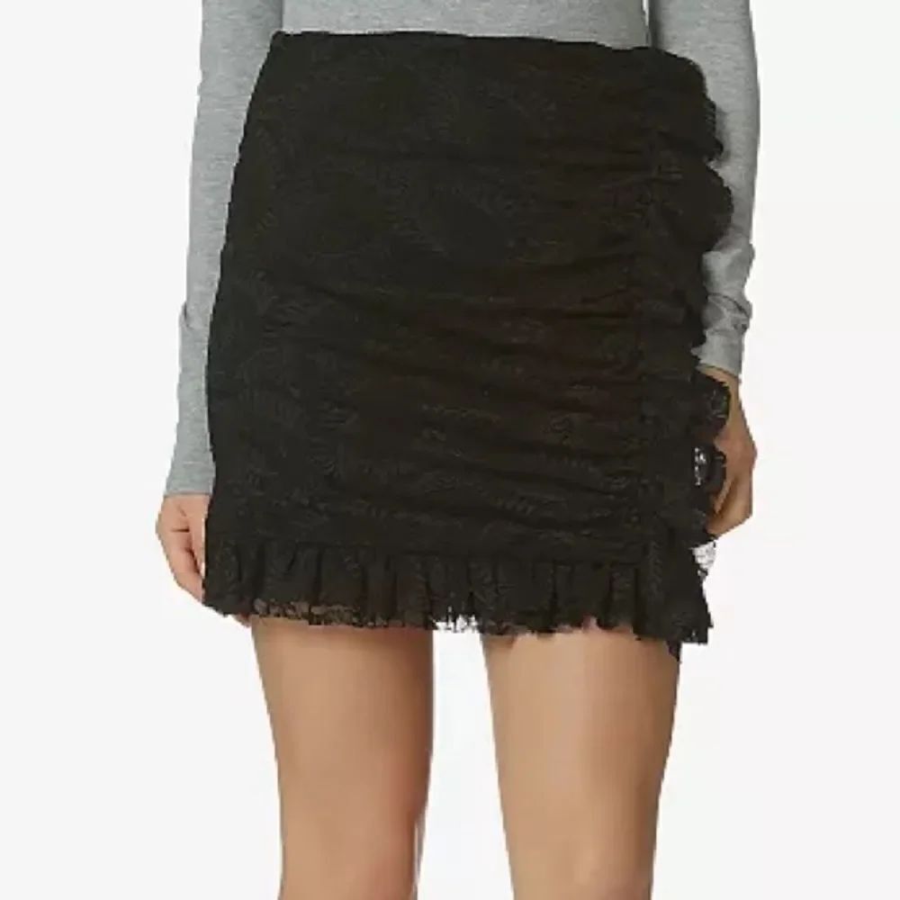 ✨ Avec Les Filles
Lace-Overlay Mini Skirt✨